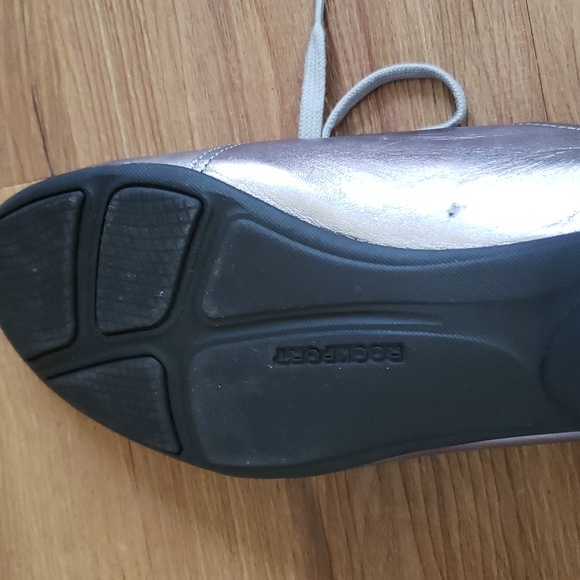 Adiprene by Adidas Rockport Silver Shiny leather shoes, Size 10 - Picture 4 of 5